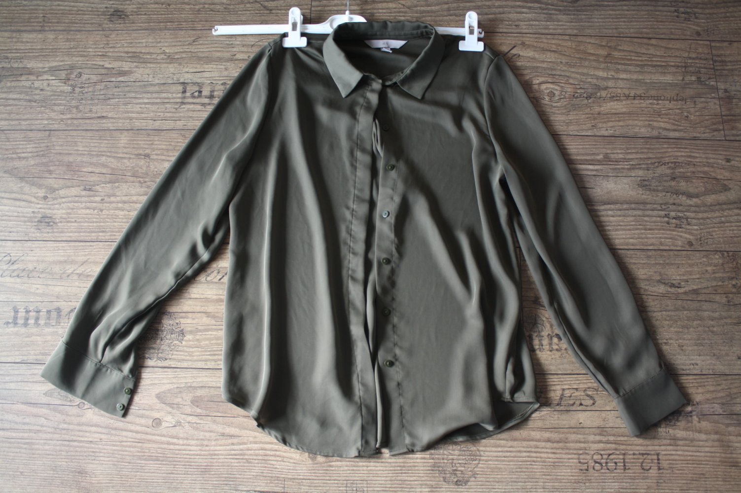 Leichte fliessende Bluse Khaki Farbe M 38 NEUWERTIG Langarmbluse 