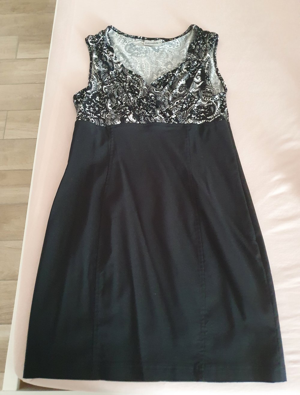 Kleid ohne Ärmel