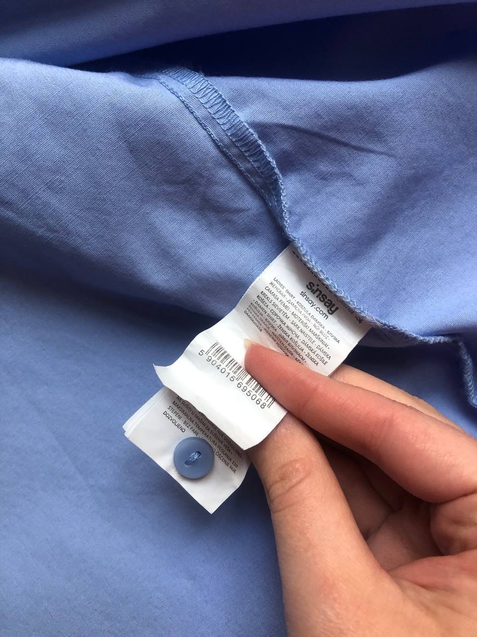klassisches blaues Hemd