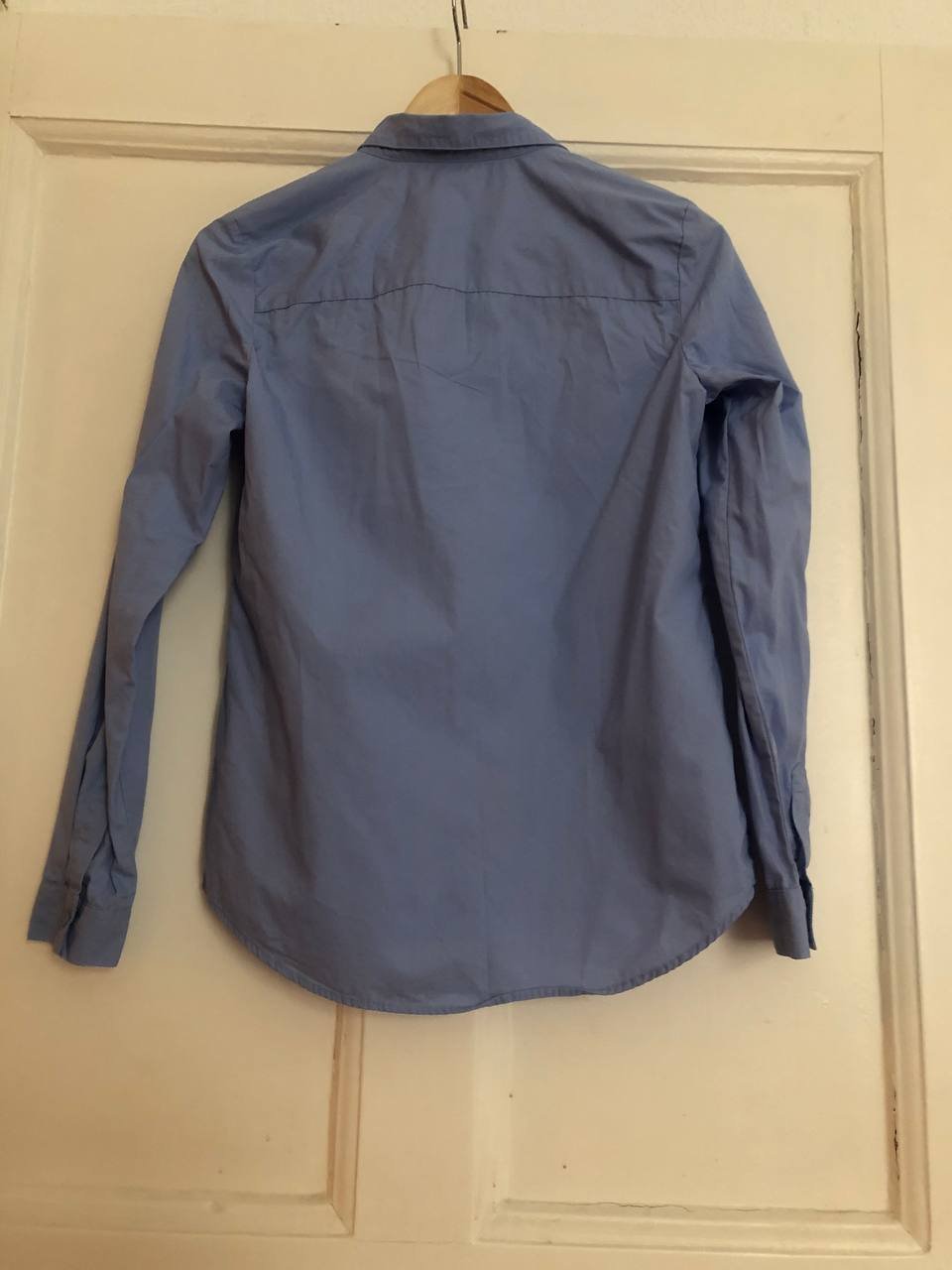 klassisches blaues Hemd