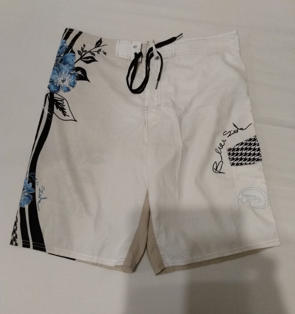 Badehose mit Blumenmuster