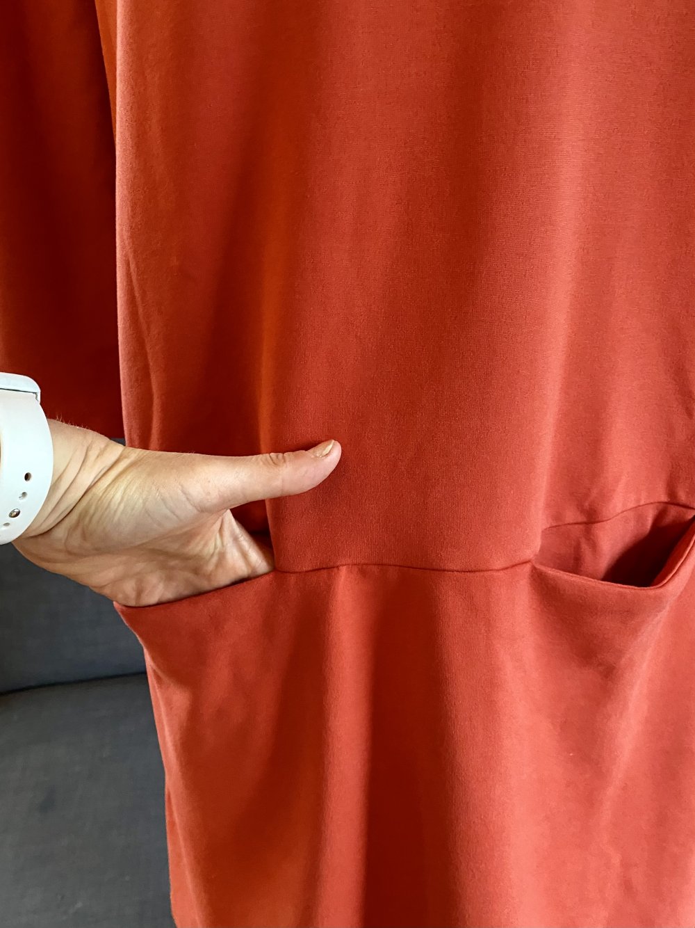 Rotes Midikleid mit aufgesetzten Taschen Indiska Größe L