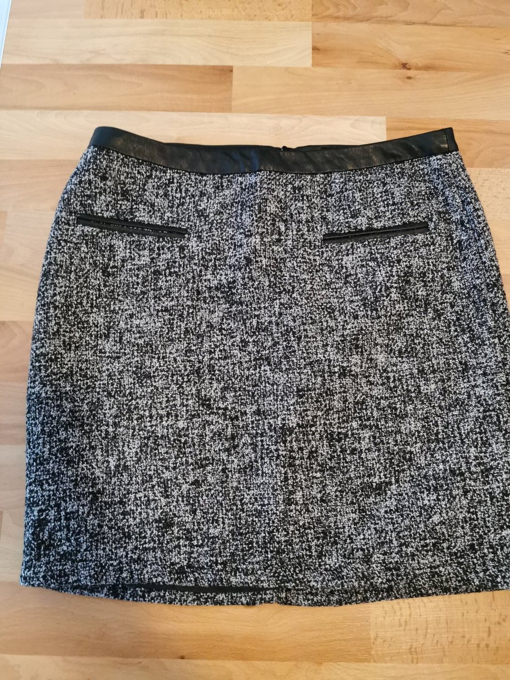  schwarz melierter Damen – Rock, Gr. 40