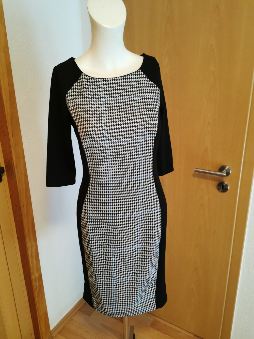 schwarz gemustertes Damen- Kleid, von „Orsay“, Gr. 38