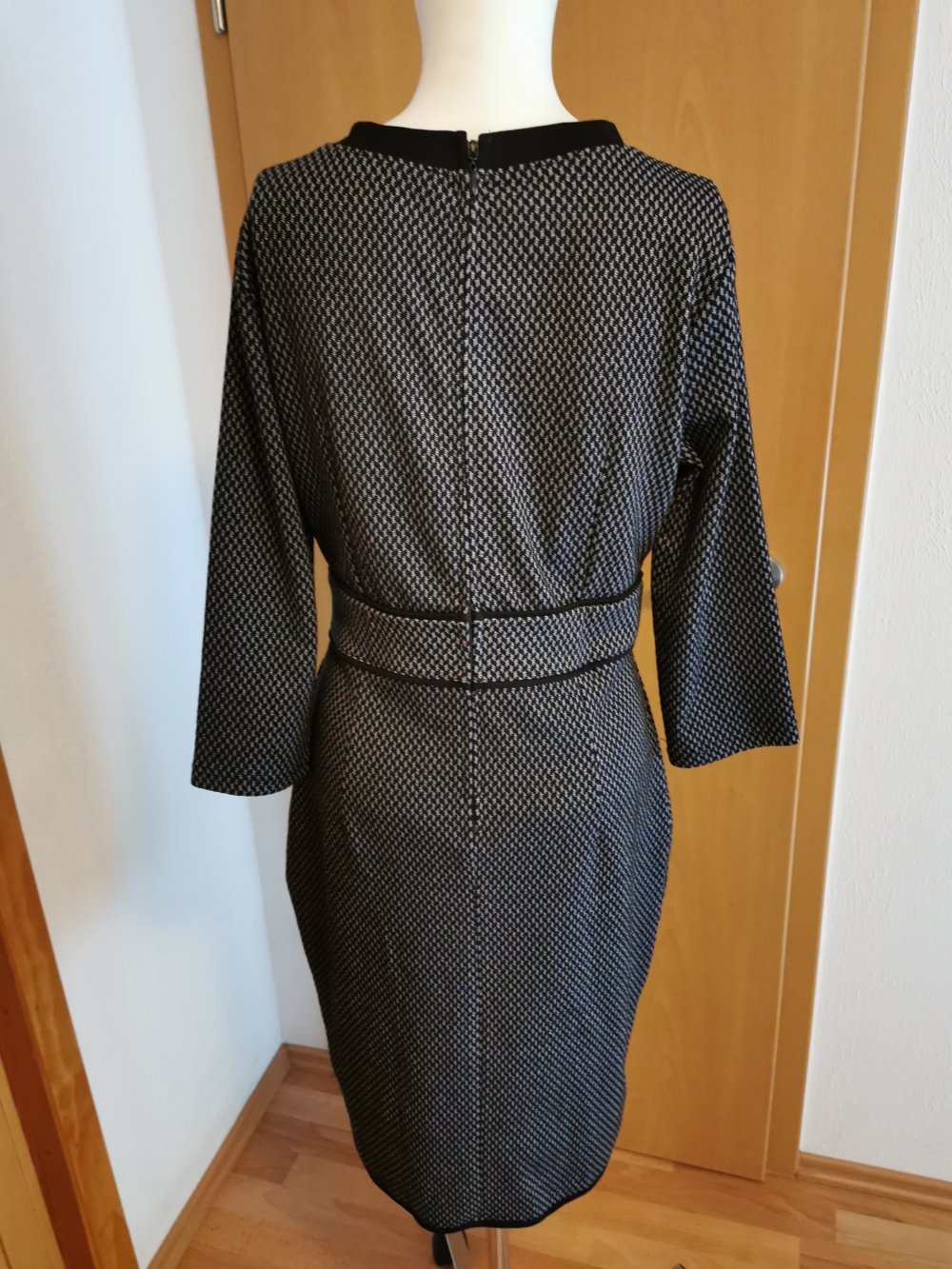 schwarz- grau gemustertes Damen- Kleid, von „Orsay“, Gr. 40