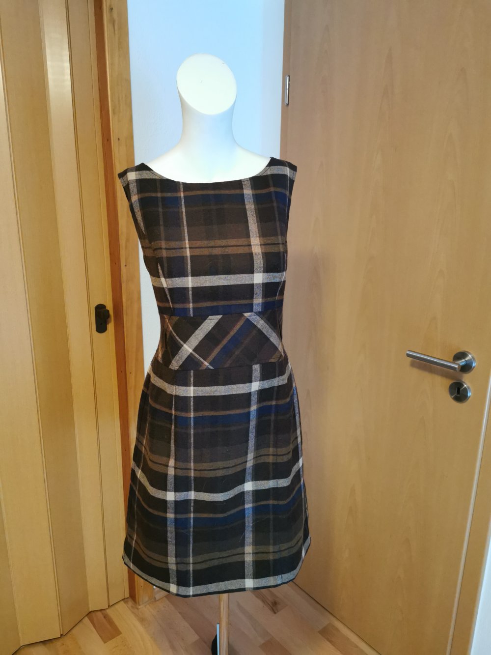 braun kariertes Damen- Business- Kleid, von „s.Oliver“, Gr. 40