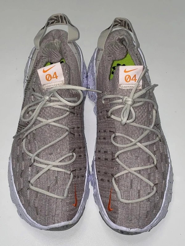 neue Nike Sneaker Space Hippie 04 'Be T in der Größe 44