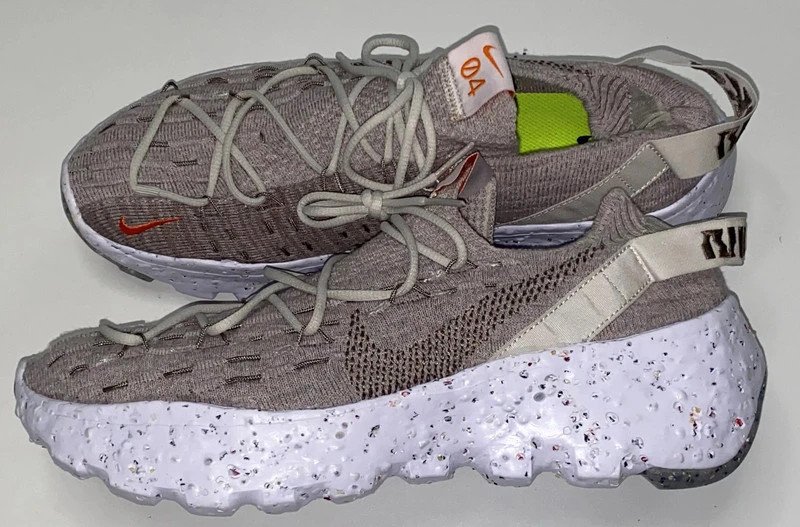 neue Nike Sneaker Space Hippie 04 'Be T in der Größe 44