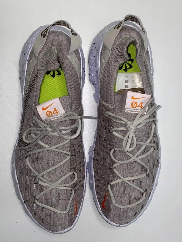neue Nike Sneaker Space Hippie 04 'Be T in der Größe 44
