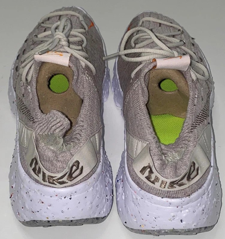 neue Nike Sneaker Space Hippie 04 'Be T in der Größe 44