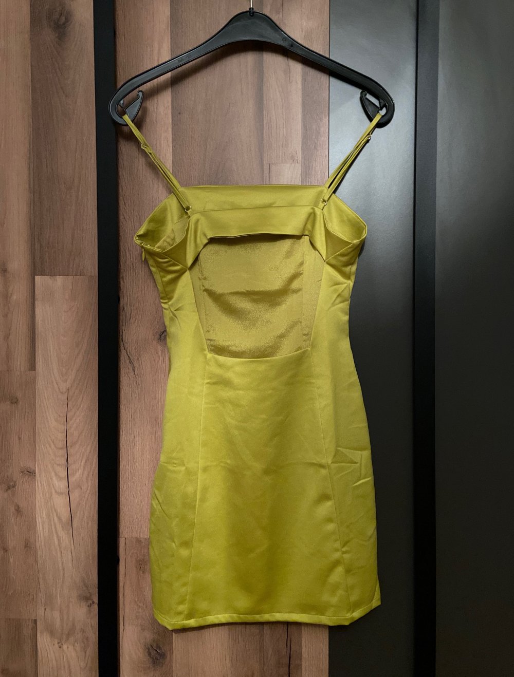 revolve sarah mini dress super down mit rücken cut out, Größe S