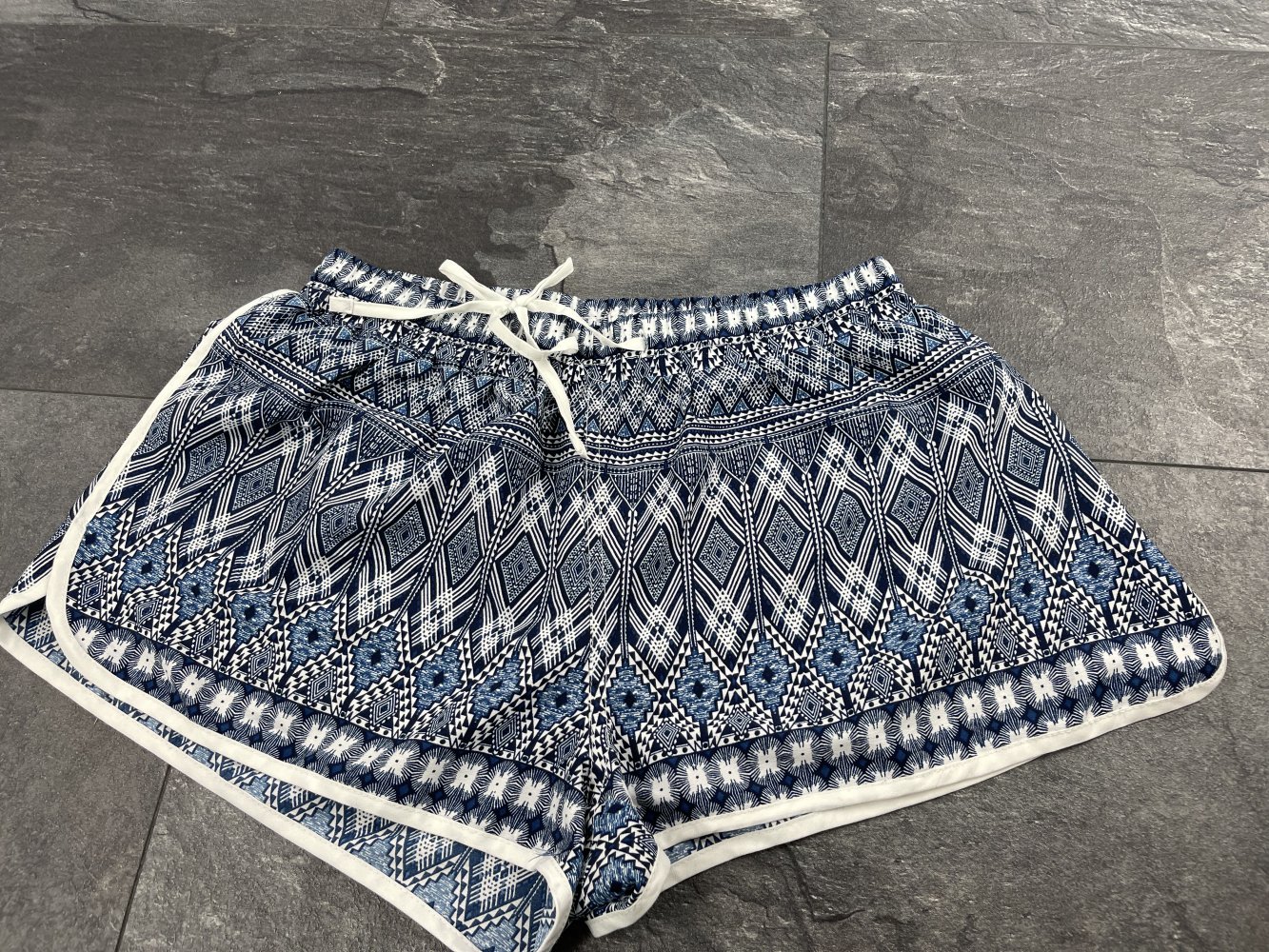 Atmosphere Shorts - Größe S
