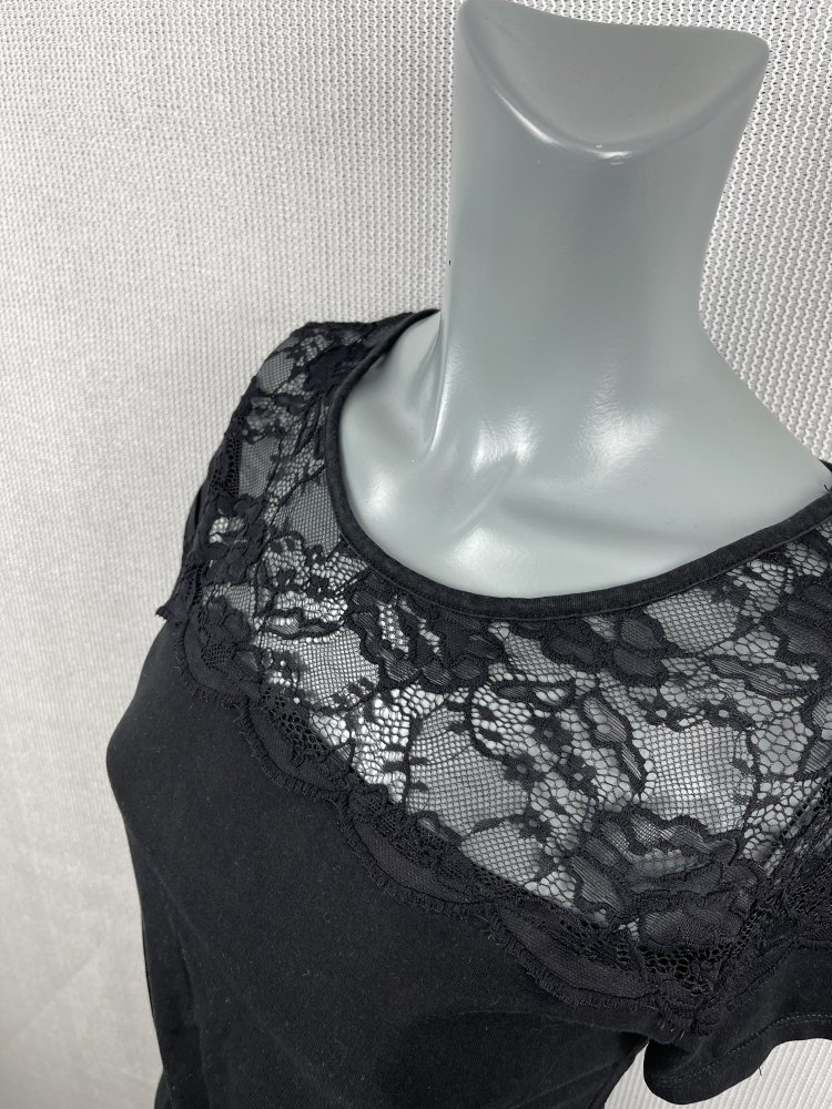 Süßes Shirt H&M mit Spitze - Größe S