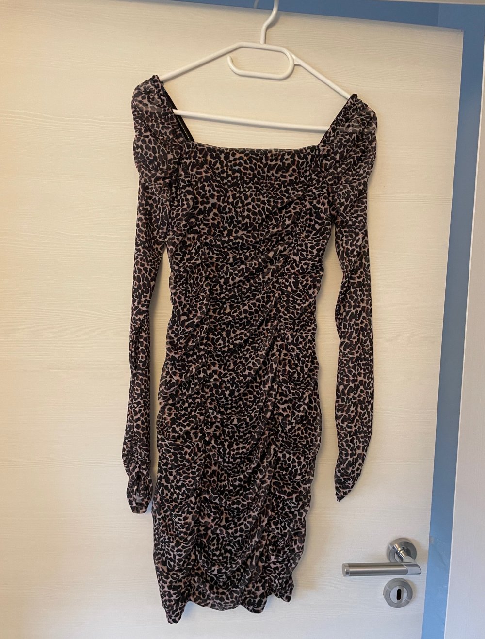 gepunktetes Kleid