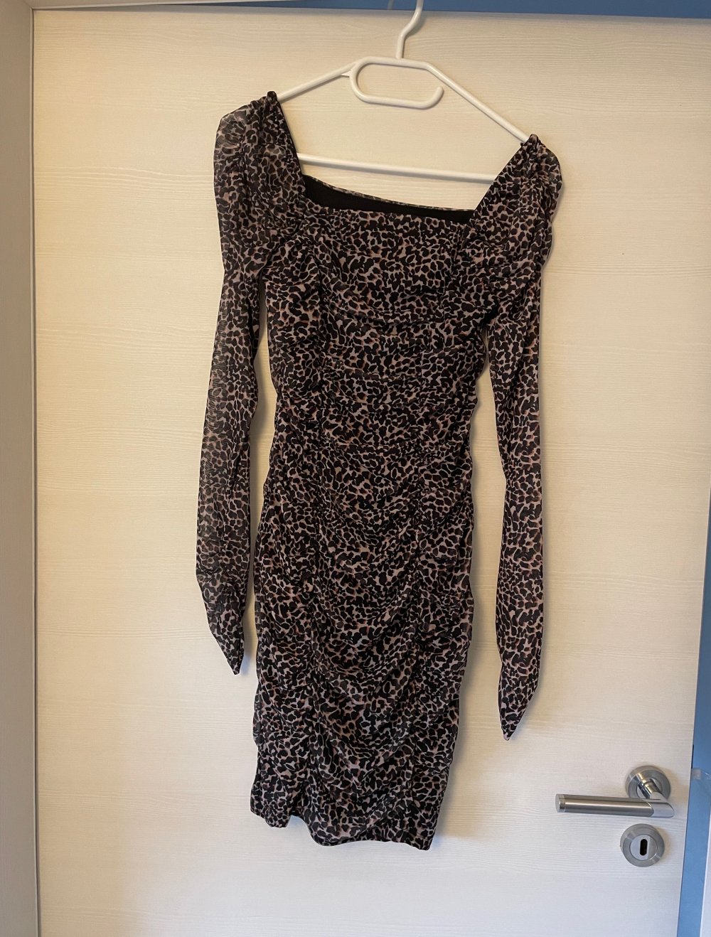 gepunktetes Kleid