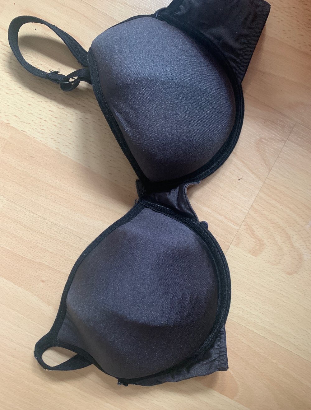 schwarz-grauer bh