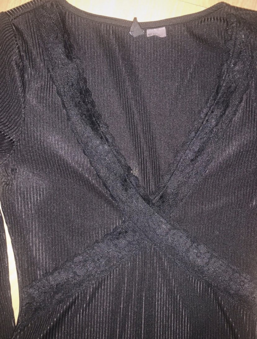 schwarzer langarmbody