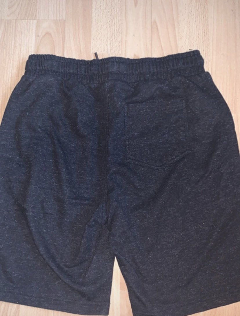 schwarze kurze jogginghose