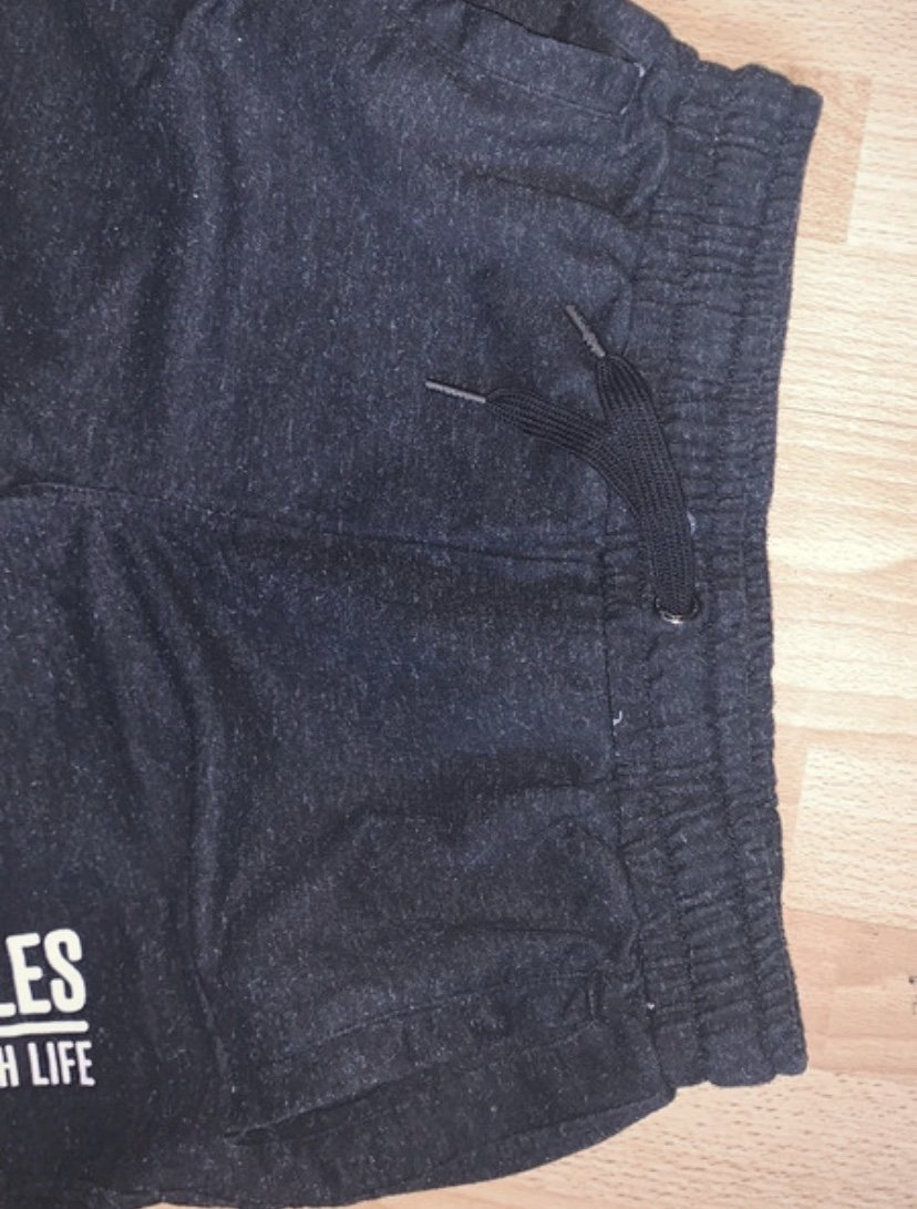 schwarze kurze jogginghose