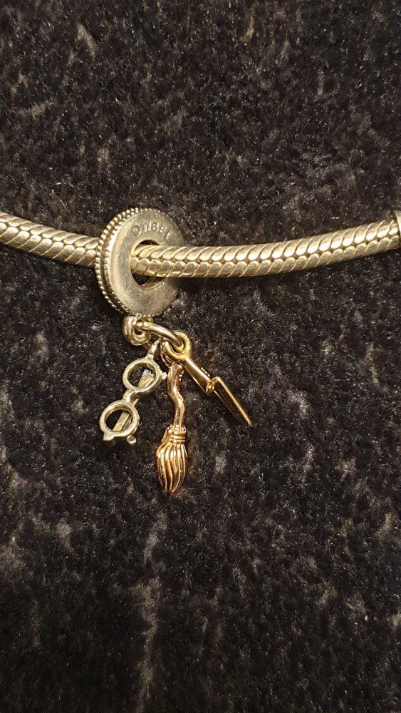 Pandora Harry Potter Insignien Dangle Charm Brille Besen Blitz Zauberer Hogwarts, silber, rosé, gold, Zustand SEHR GUT, original