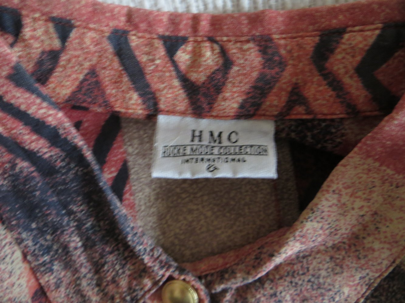 Huke Mode collection int.: kurzärmelige Bluse, Gr 46   Schulterweite 48 cm, Länge 72 cm  55% Viscose, 45% Acetat