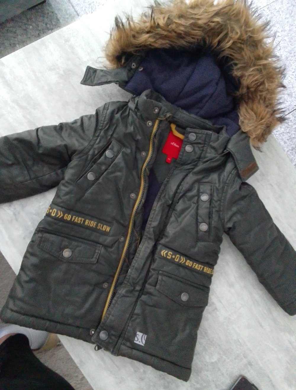 junge Winterjacke
