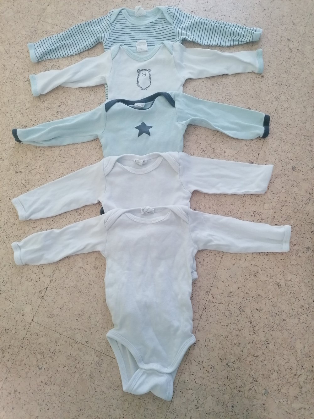  5er-Set Bodies, Gr. 62-68, Eisbär, Streifen, Stern
