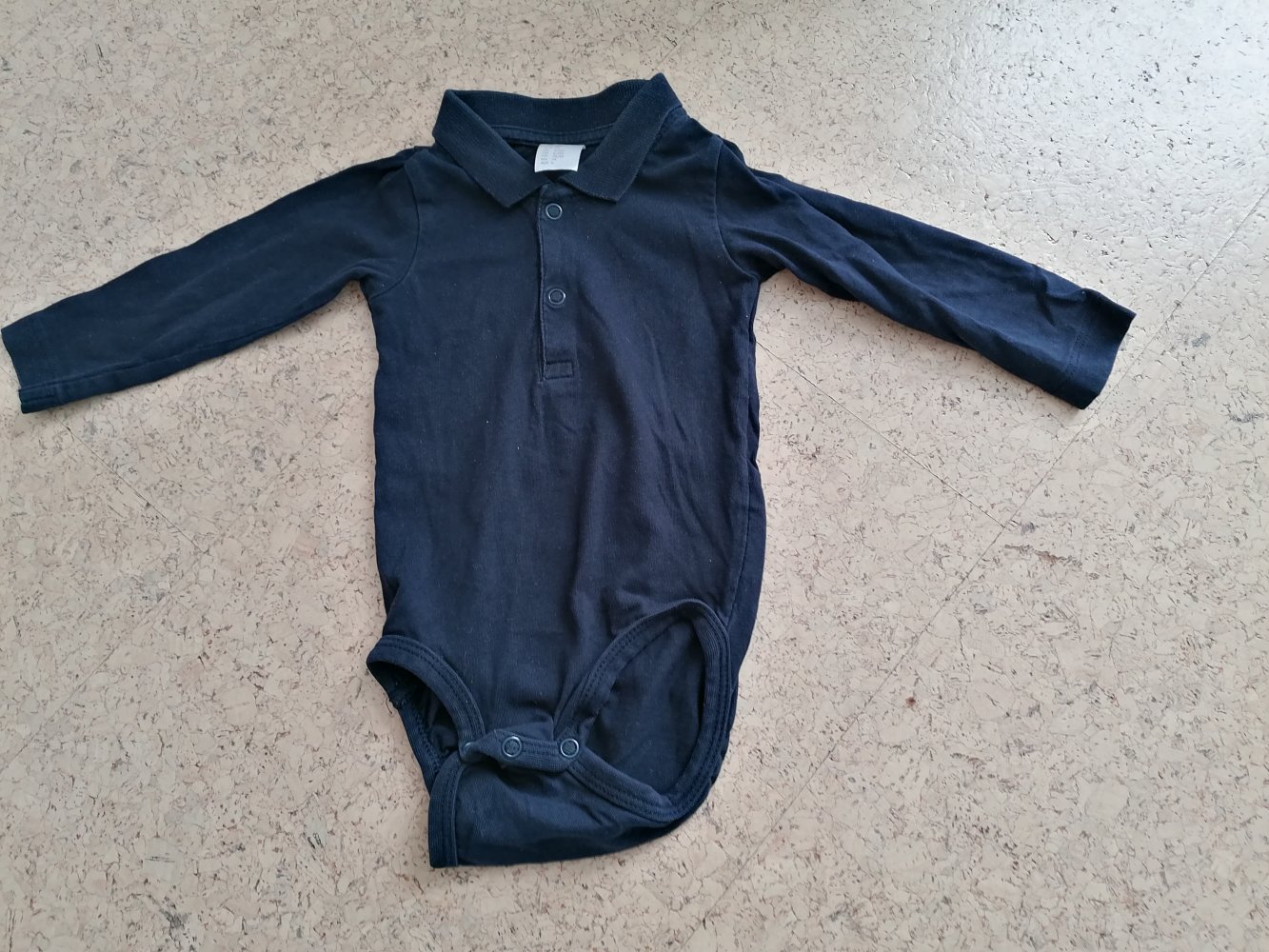 Body, Gr. 74, mit Polokragen, dunkelblau, H und M