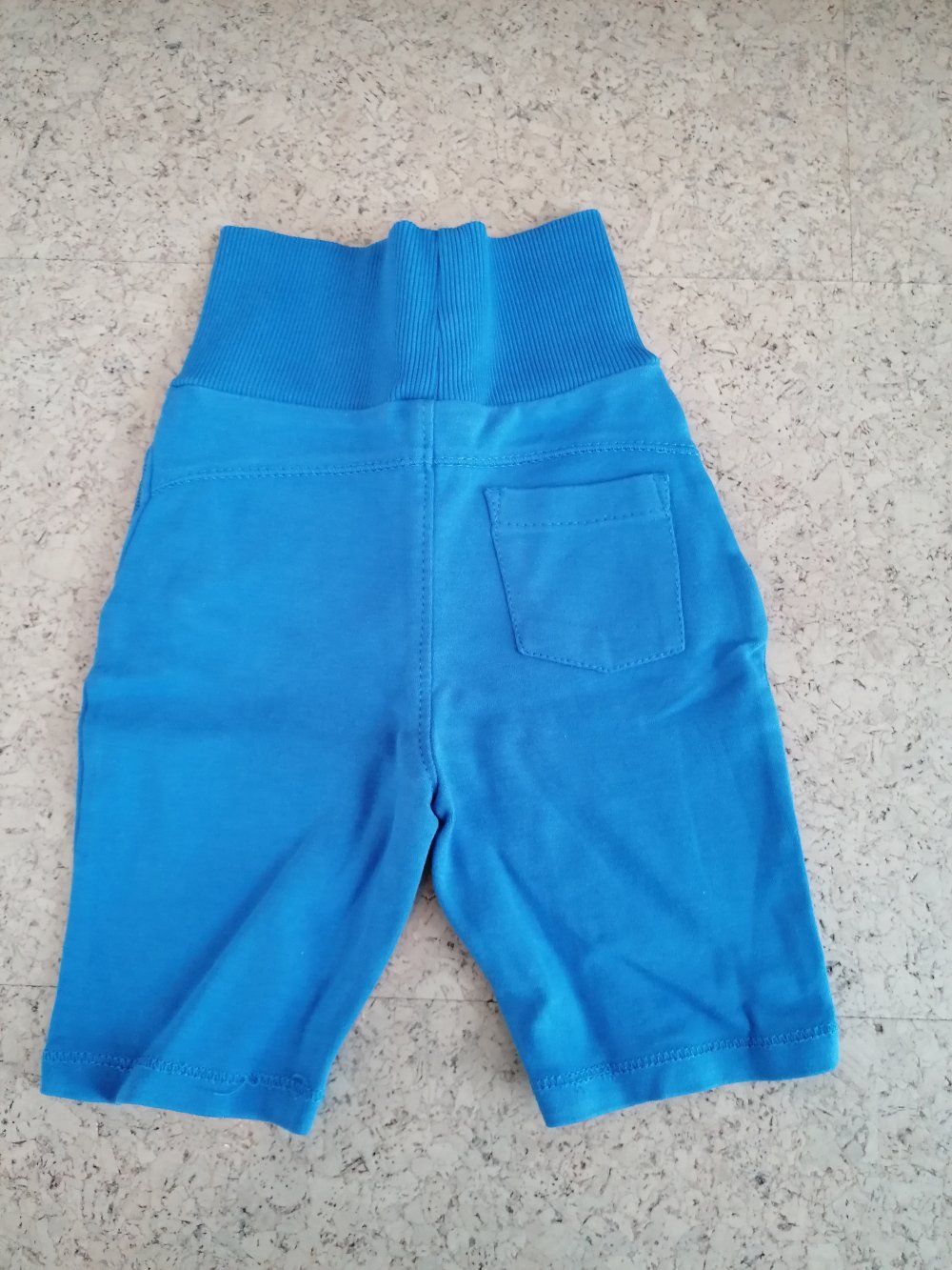 kurze Hose, Gr. 62, Bär, knallblau, S. Oliver