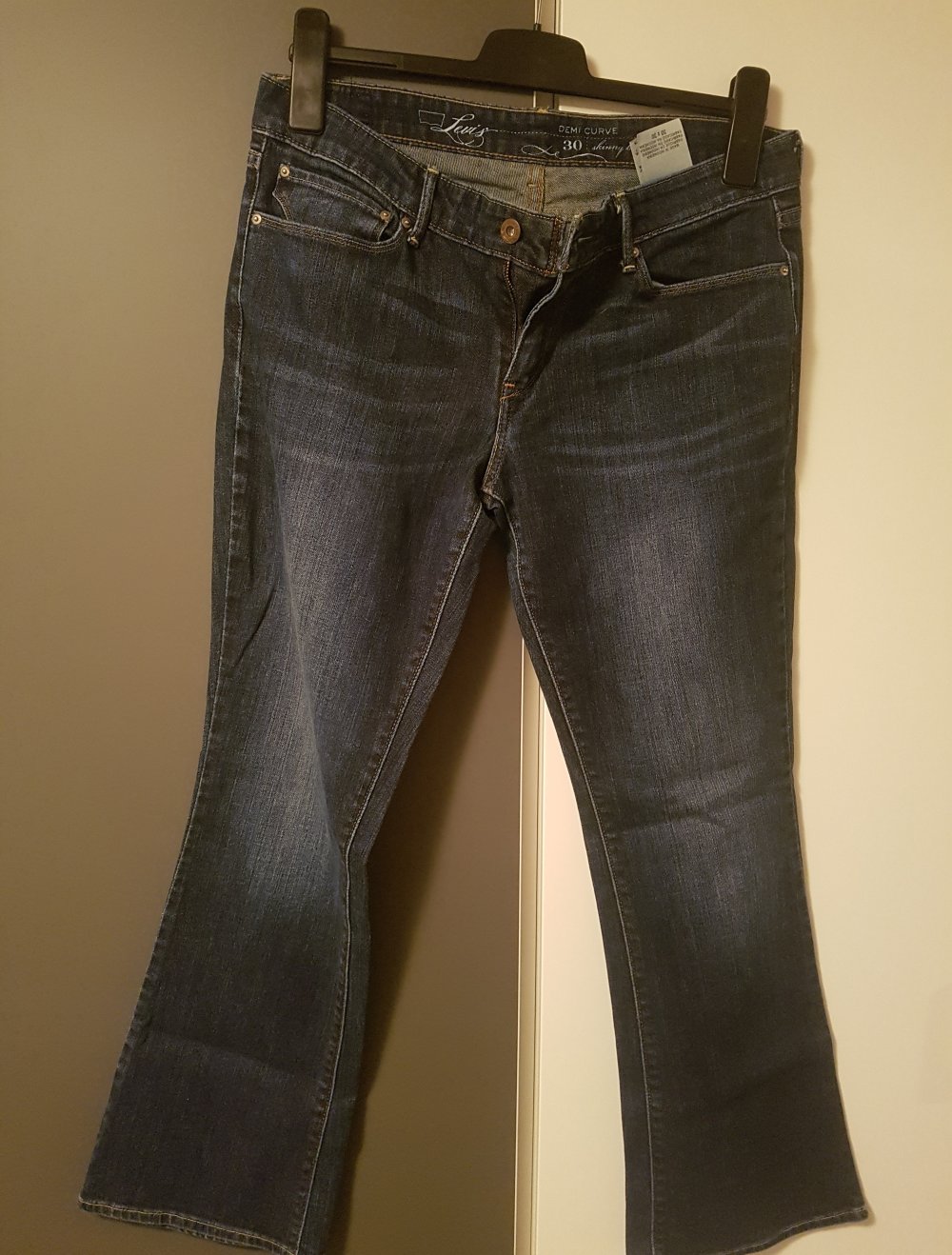 wie neu Levis Jeanshose demi curve Gr 30x30 ( 38/40) Bootcut