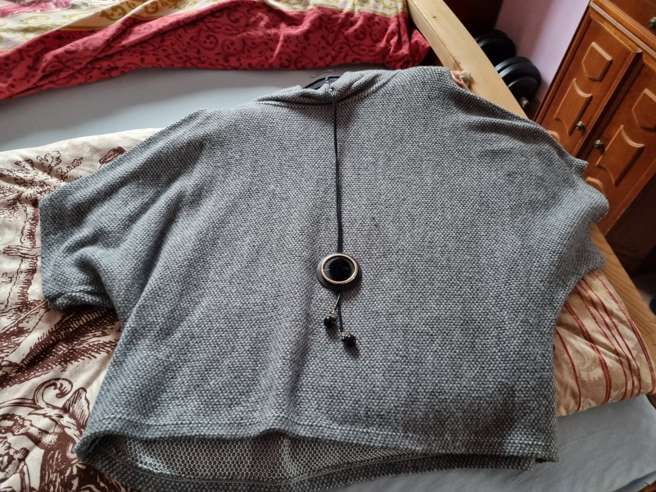 Poncho wunderschön mit Kette