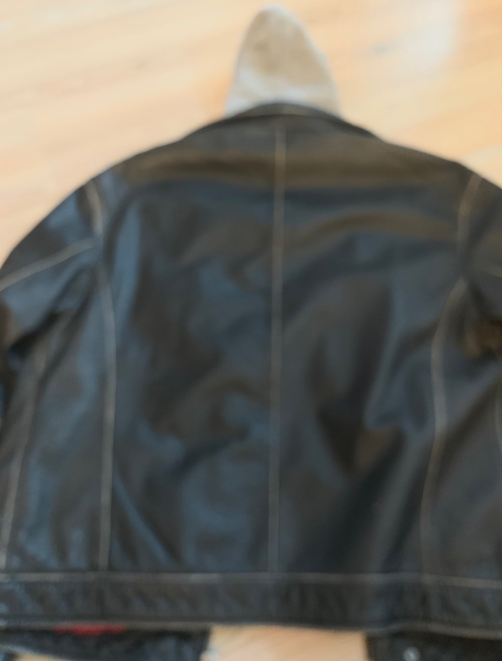 Schwarze Lederjacke