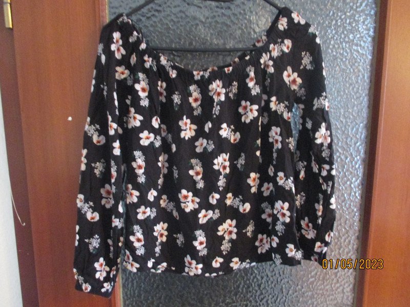 damen oberteil schwarz mit blumen gr. s 