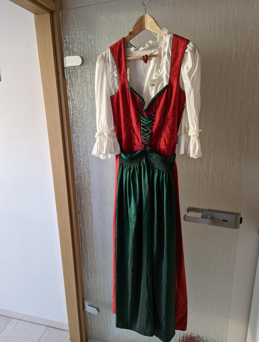 Dirndl Gr. 34 von Countryline inkl Bluse und Halskette