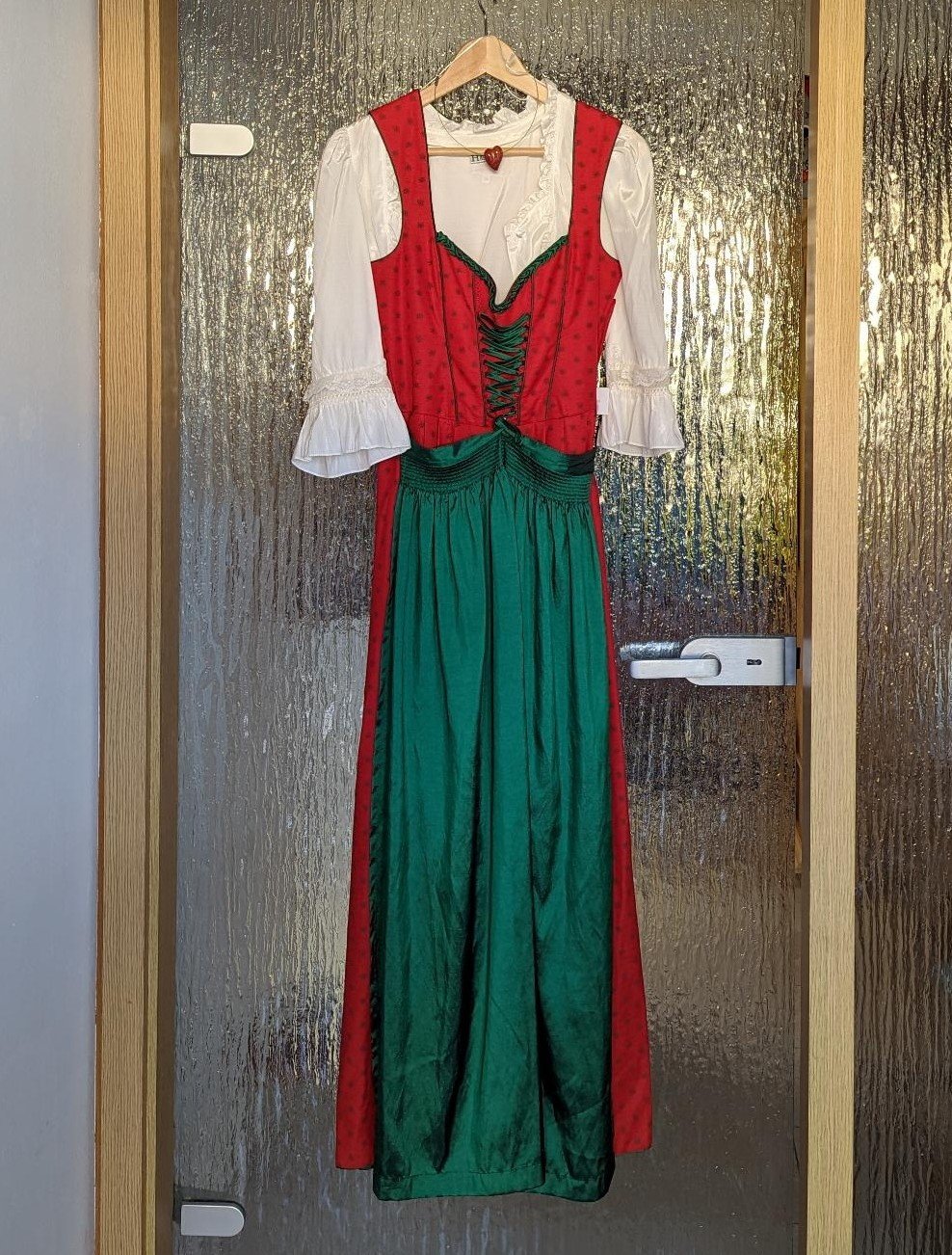 Dirndl Gr. 34 von Countryline inkl Bluse und Halskette