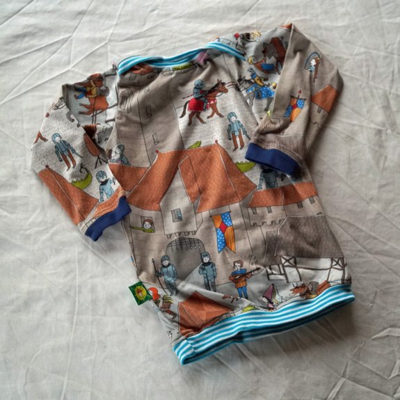 Wendeshirt aus kbA Baumwolle mit Burgenleben-Druck Langarm-Shirt ohne vorn und hinten egal wie rum anziehen Gr. 80 86