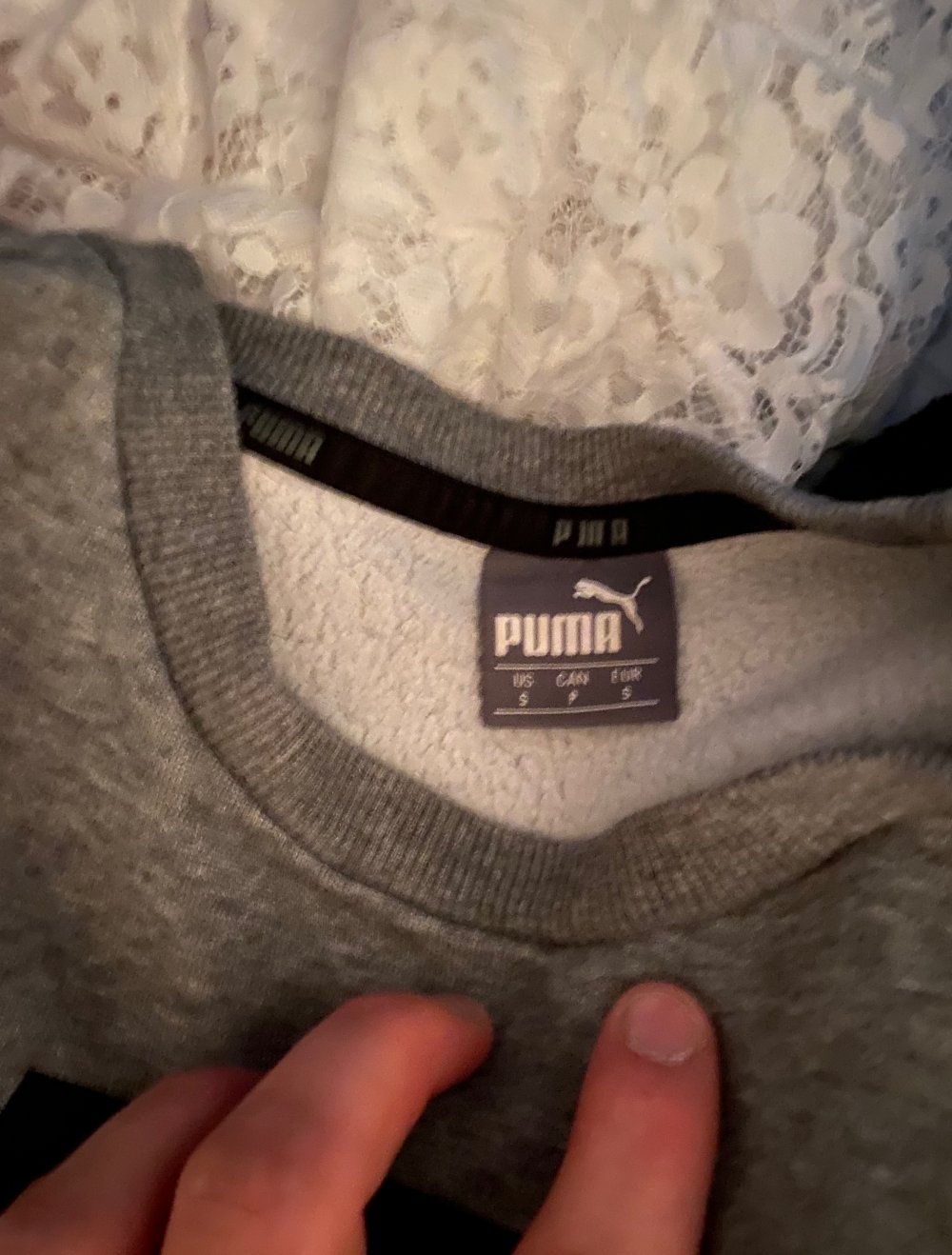 verkauft wird ein Puma Pullover