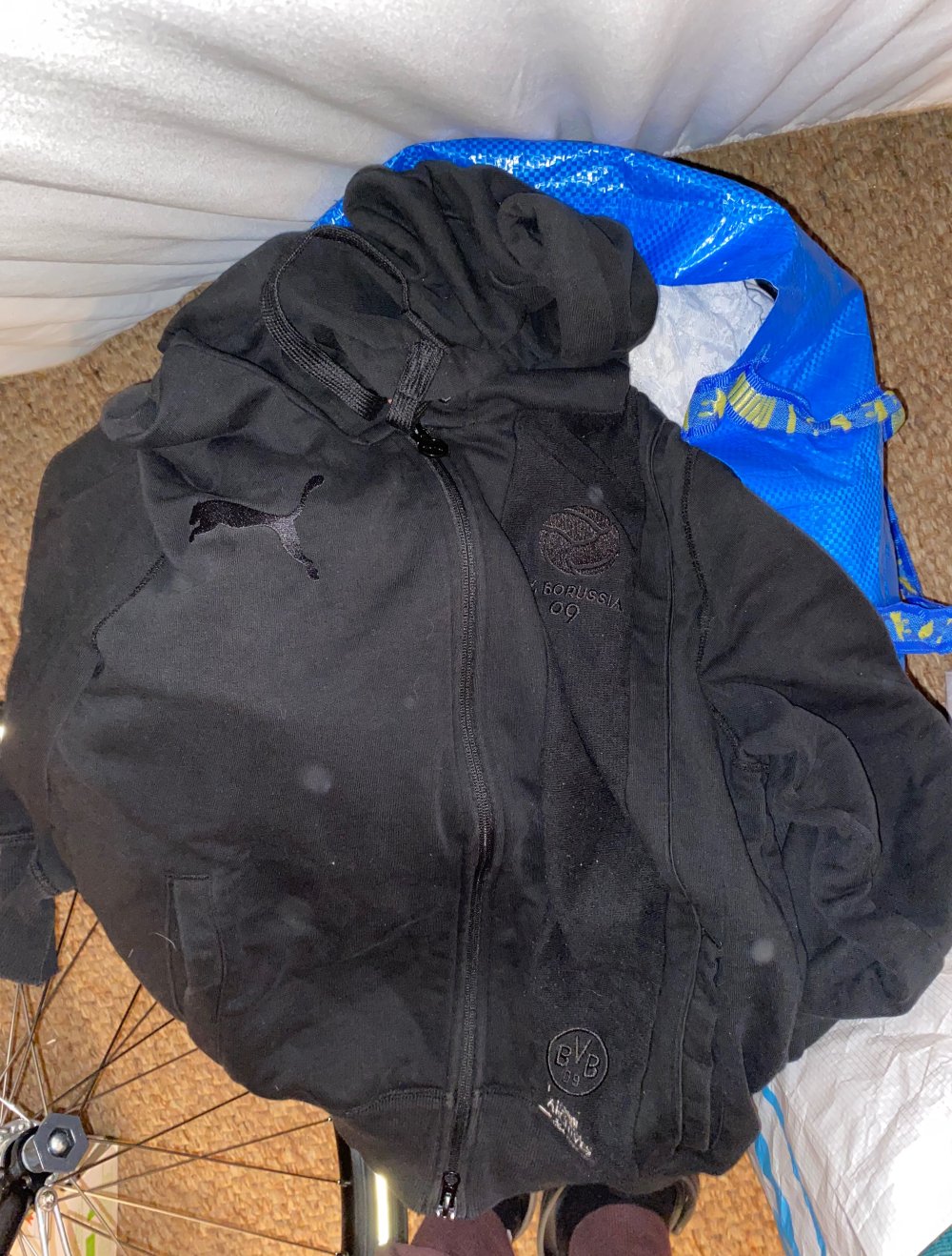Verkauft wird diese schöne Dortmund Sweatshirt Jacke