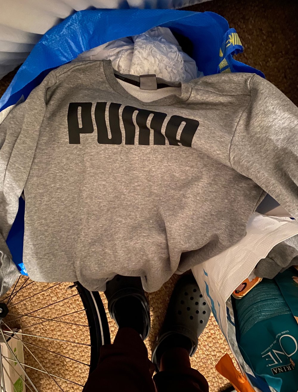 verkauft wird ein Puma Pullover