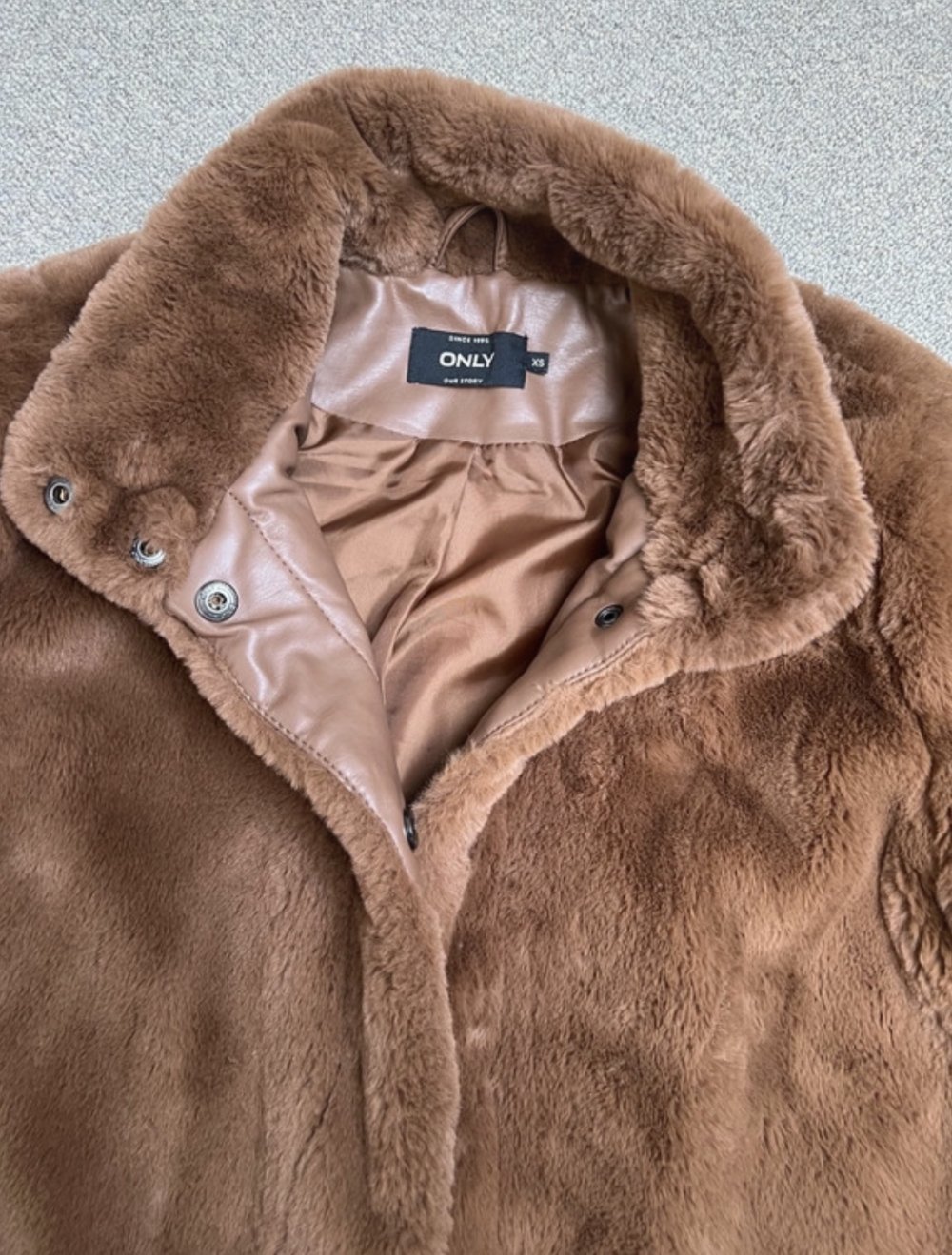 Schöne Teddyjacke von Only