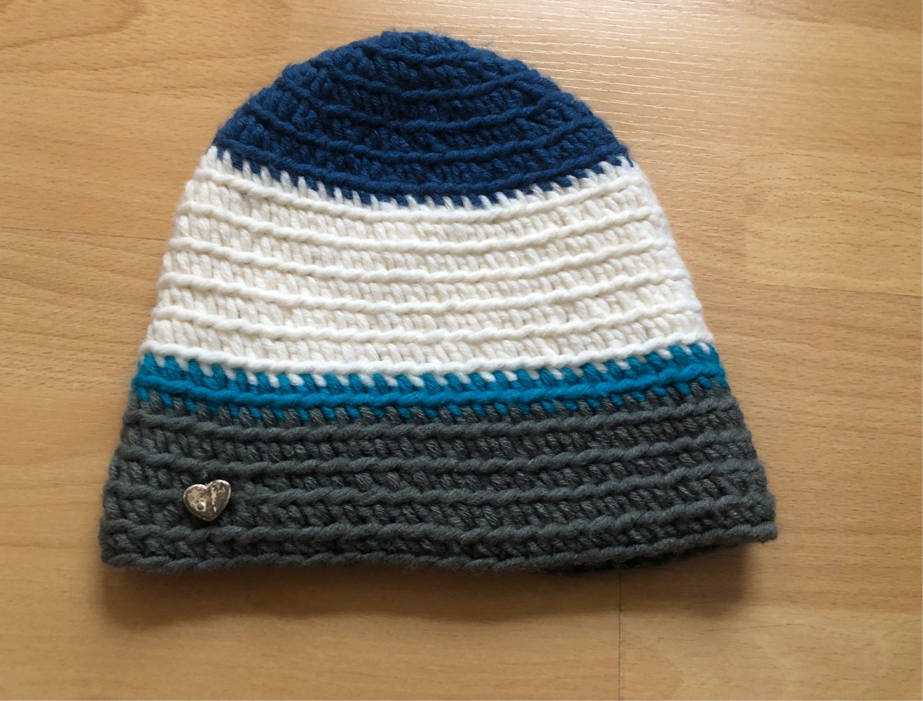 gestreifte Strickmütze