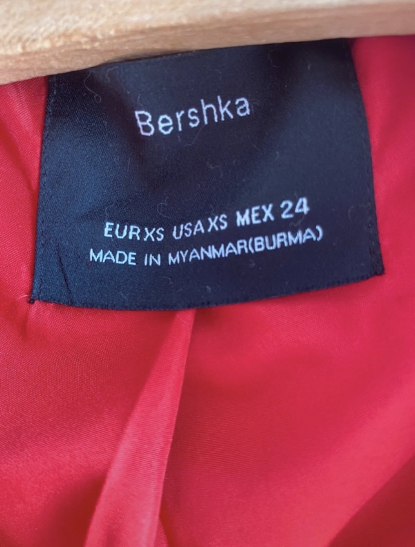 Roter Mantel von Bershka