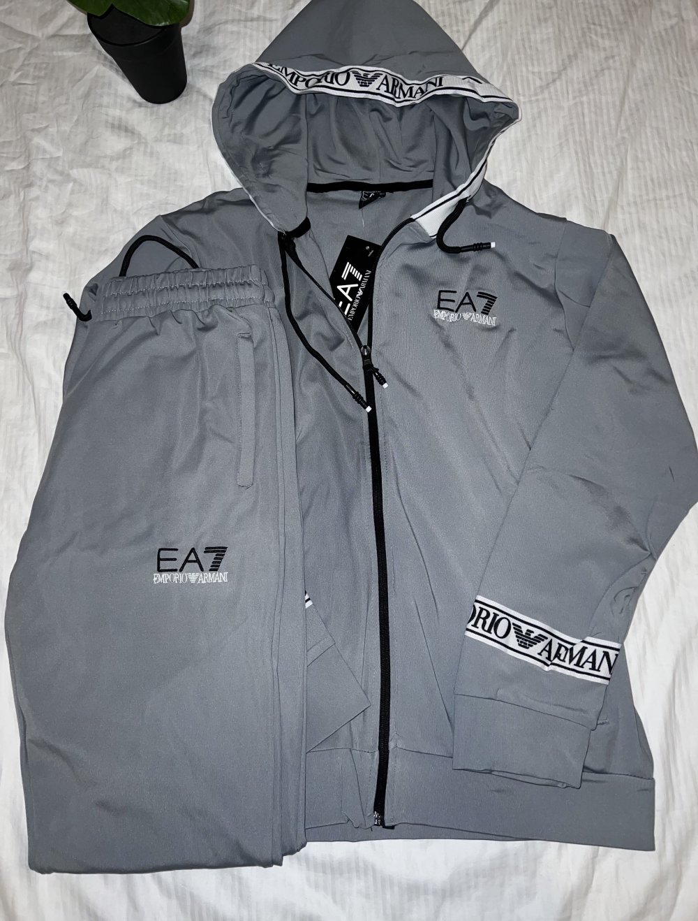 EA7 Sportanzug