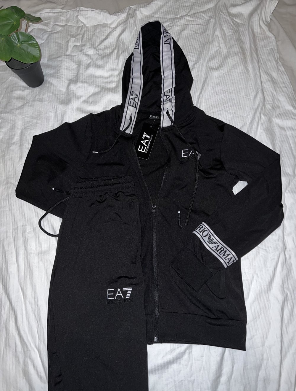 EA7 Sportanzug
