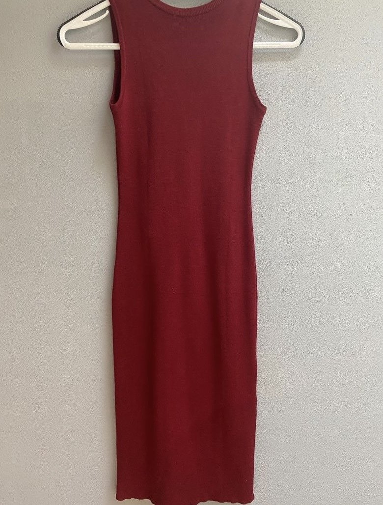 Rotes Schlauchkleid