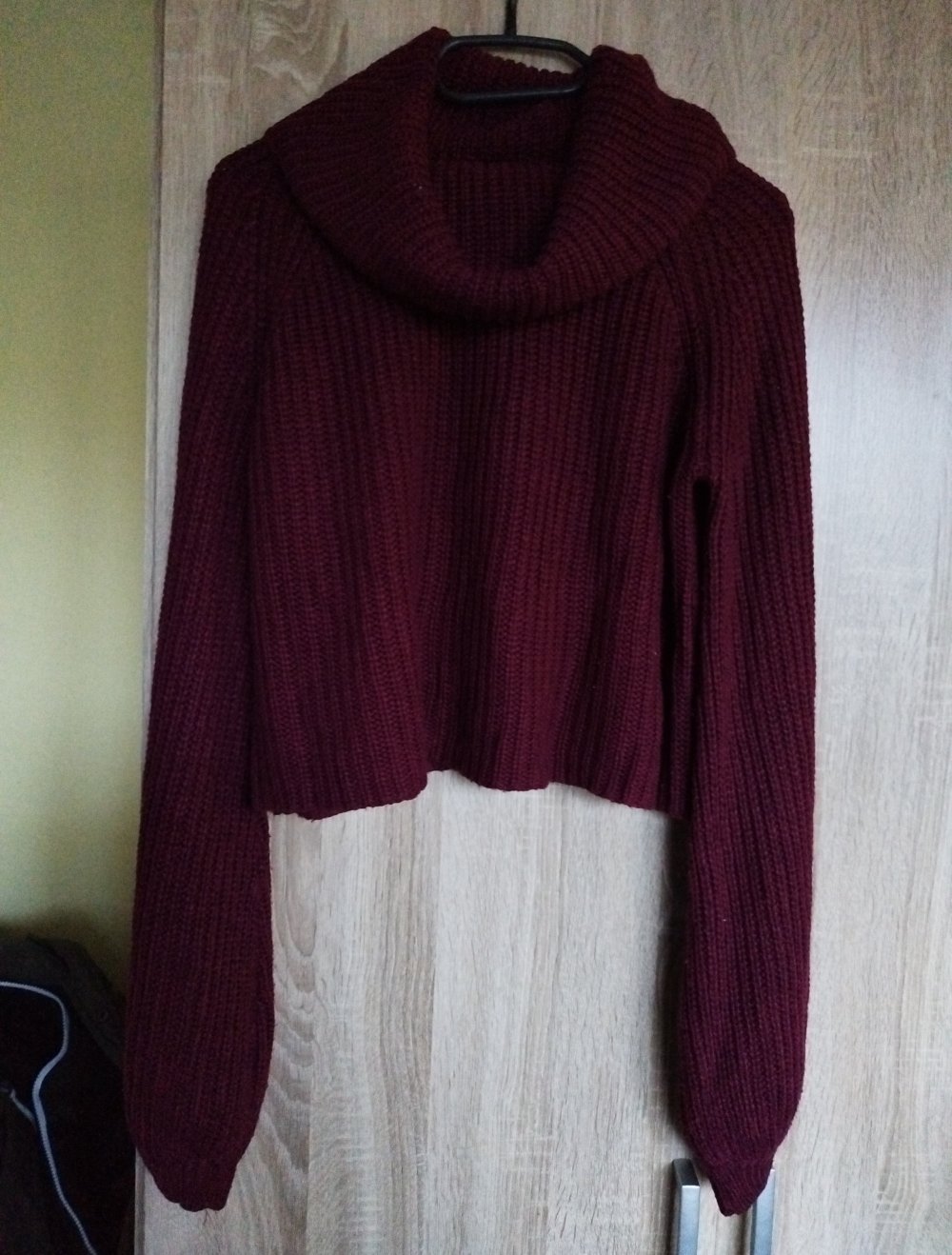 Crop Pullover in Bordeaux