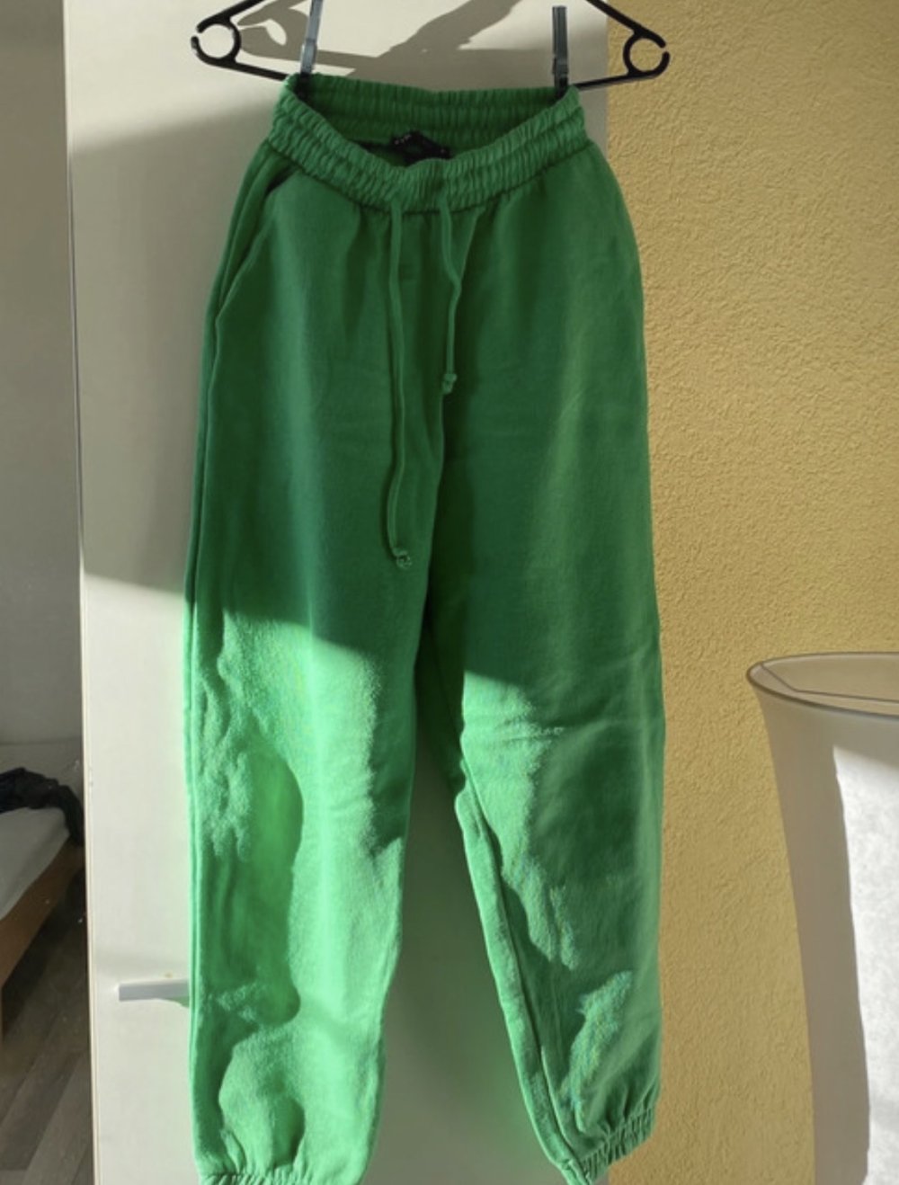 grüne jogginghose Zara