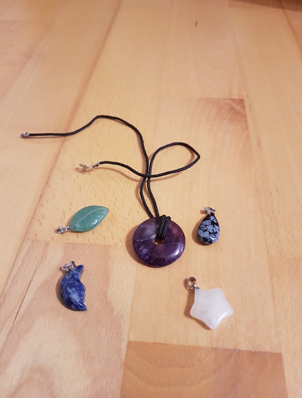 Edelstein anhänger mit kette