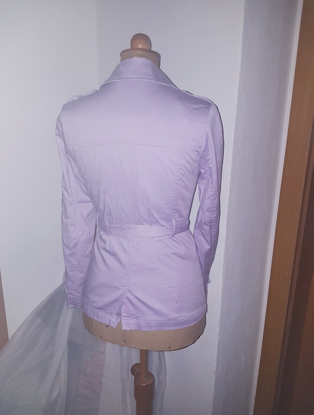 tranchcoat lila mit knopfleiste