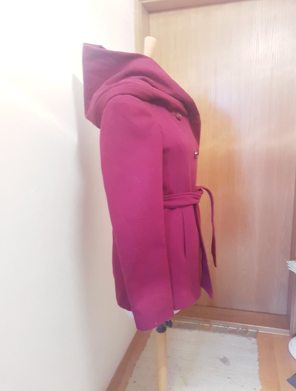 neue roter kurz mantel